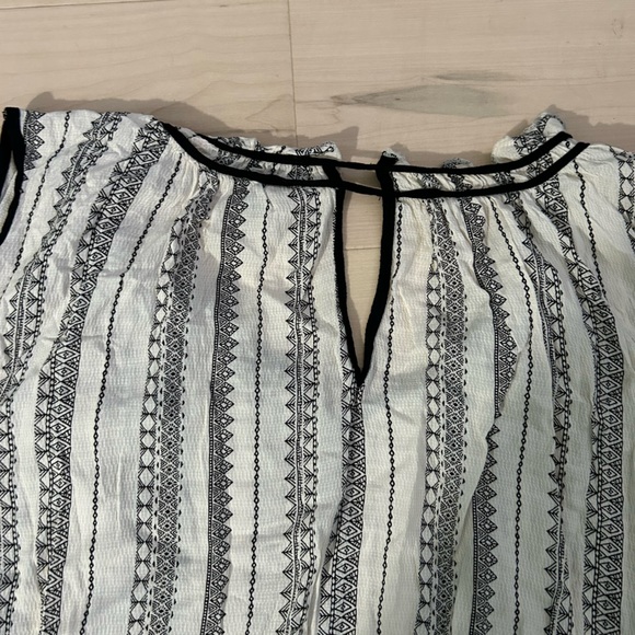 Jessica Simpson Cold Shoulder Top 2X - Picture 7 of 13